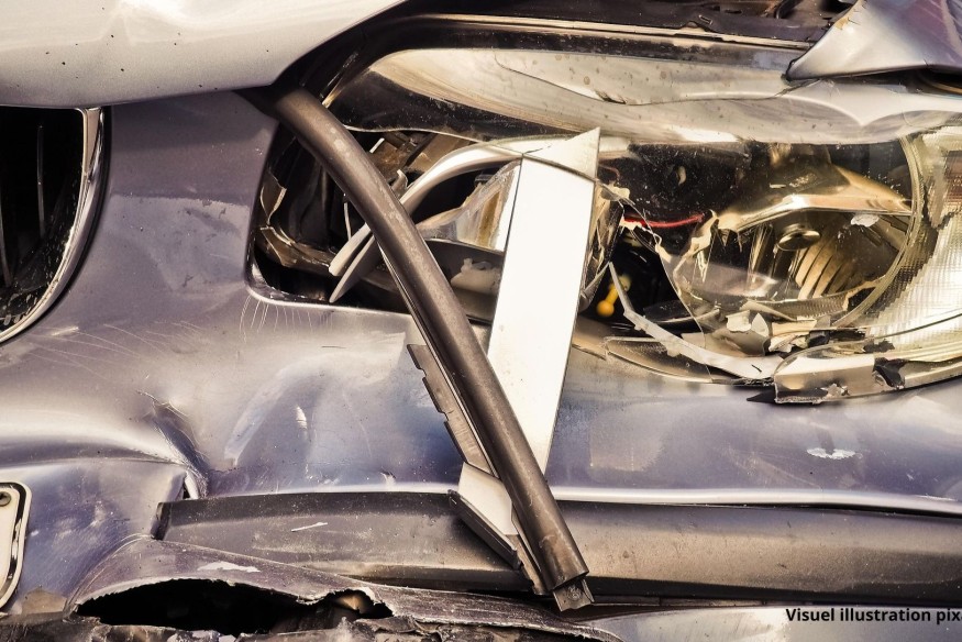 Sancoins : un automobiliste percute un poteau incendie après une sortie de route